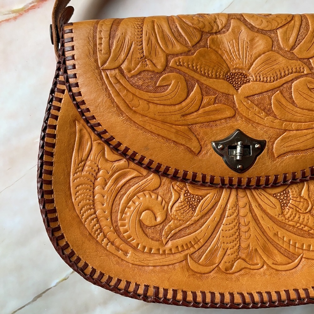 VINTAGE | Hand tooled leather bag - Picture 2 of 12